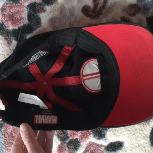 Marvel Deadpool Hat - Picture 2 of 3